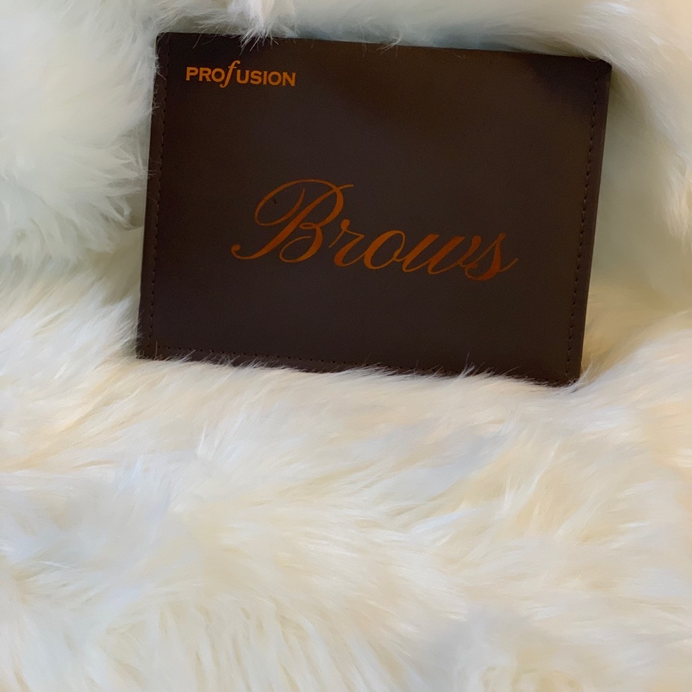 Brand new Profusion brow set ! 😍